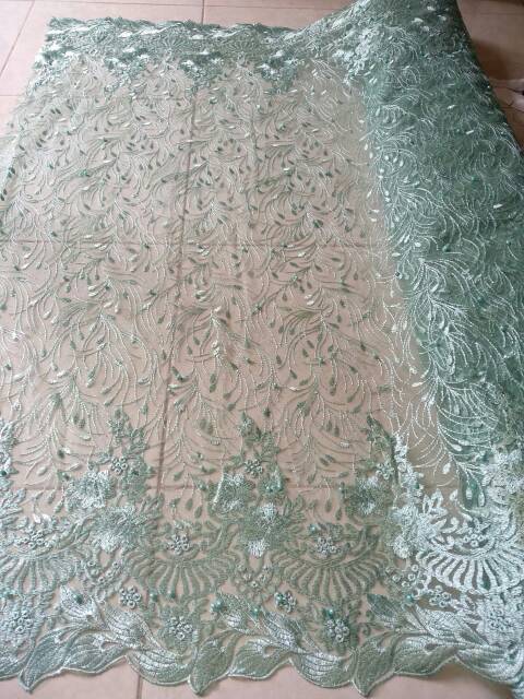 Tile akar mutiara dengan tumpal