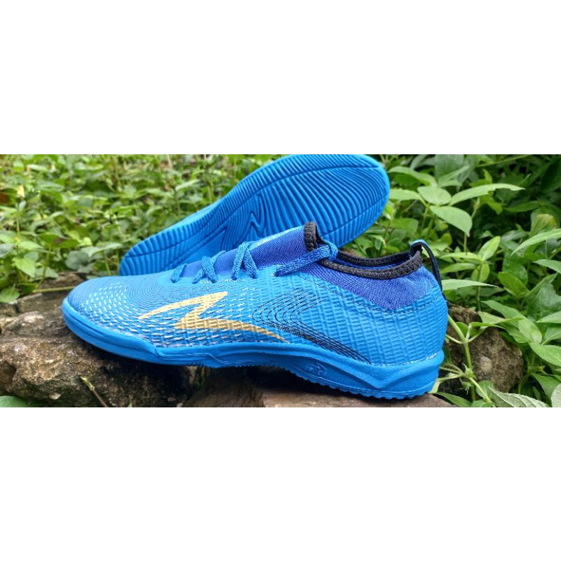 sepatu specs futsal.