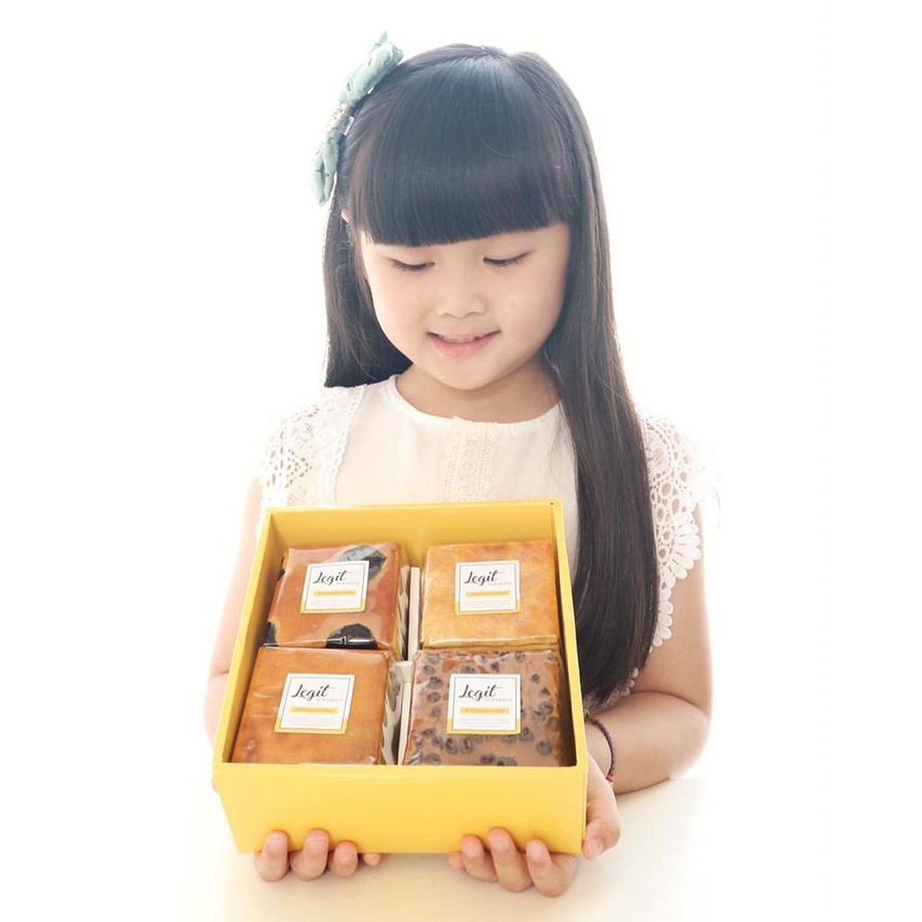 

Laritta Legit Surabaya Legit Mix 4 Rasa Prince (Dapat 7,5X 7,5Cm Sebanyak 4)