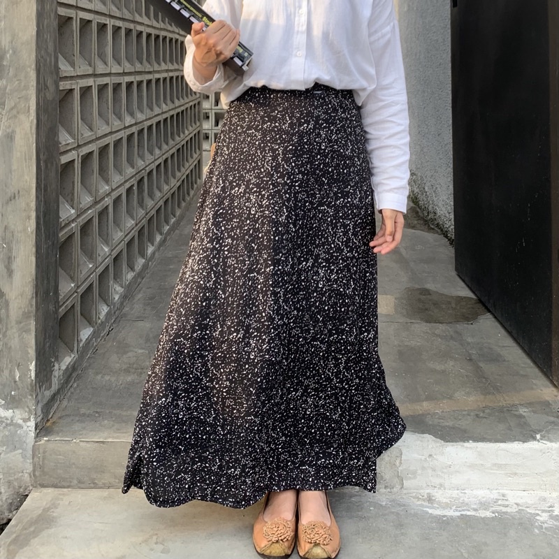FLORAL SKIRT ADA SAKU / ROK MOTIF BUNGA/ ROK A LINE KOREAN STYLE / Long Skirt / vintage skirt-Hitam + Furing