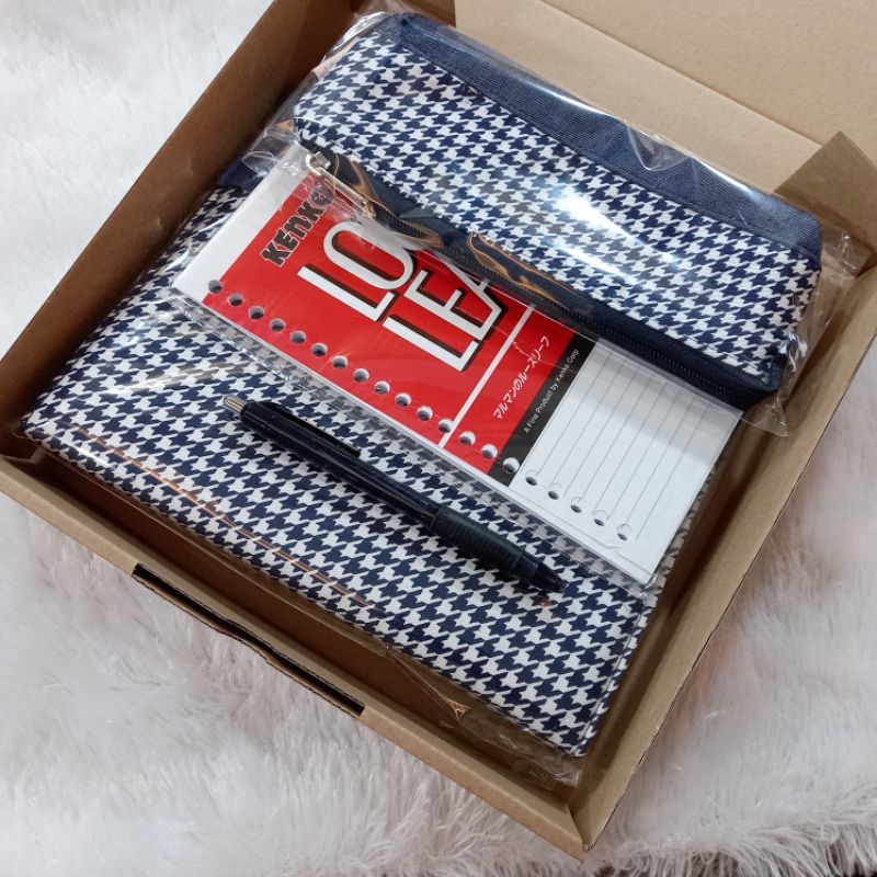 

Paket Hampers Binder File dan Dompet Pensil Custom Bisa Tambah Bordir Nama
