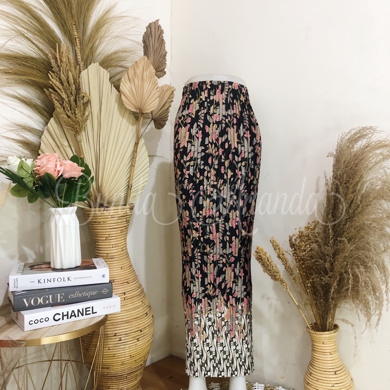Rok Batik Plisket Fit S - JUMBO All Size-Bougenvile Hitam