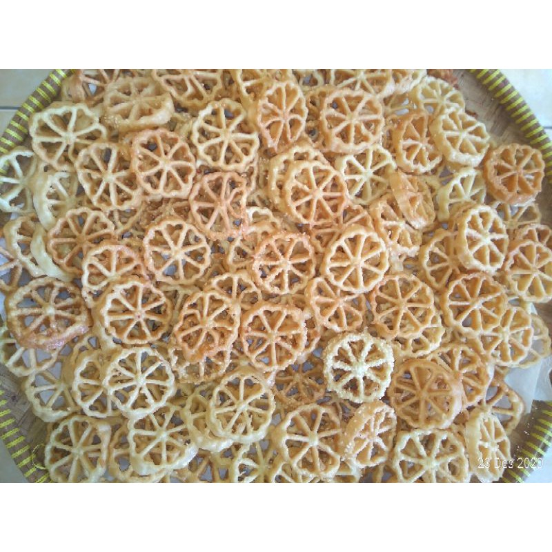

Kembang Goyang Manis
