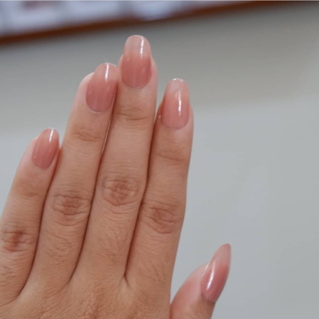 Nude nail art