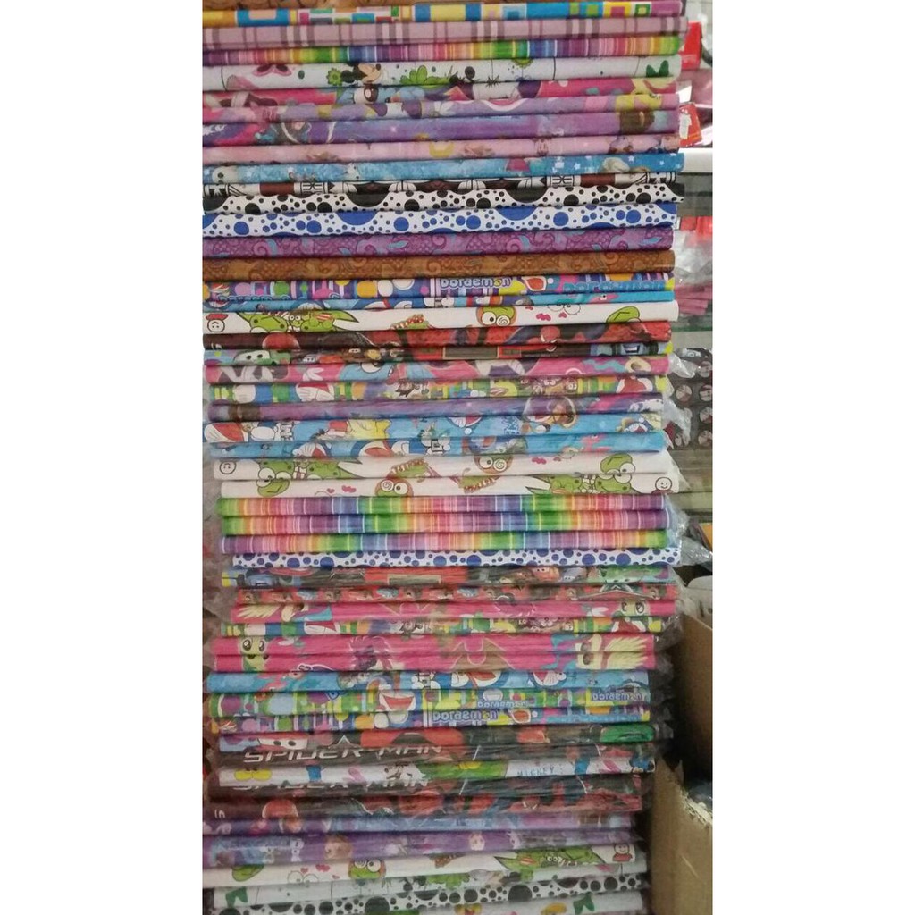 

Kertas Kado Glosy Mudah Motif Random