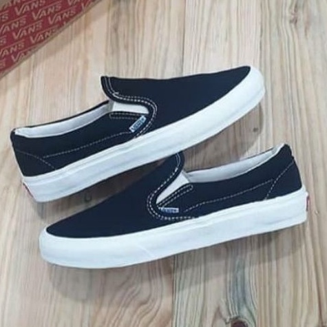 SEPATU VANS SLIP ON CASUAL HITAM