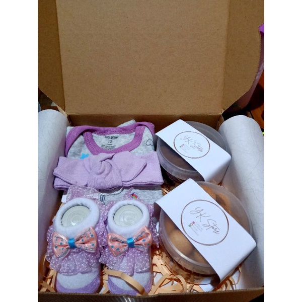 

HAMPERS / GIFT BOX (Kado atau Bingkisan untuk Bayi)