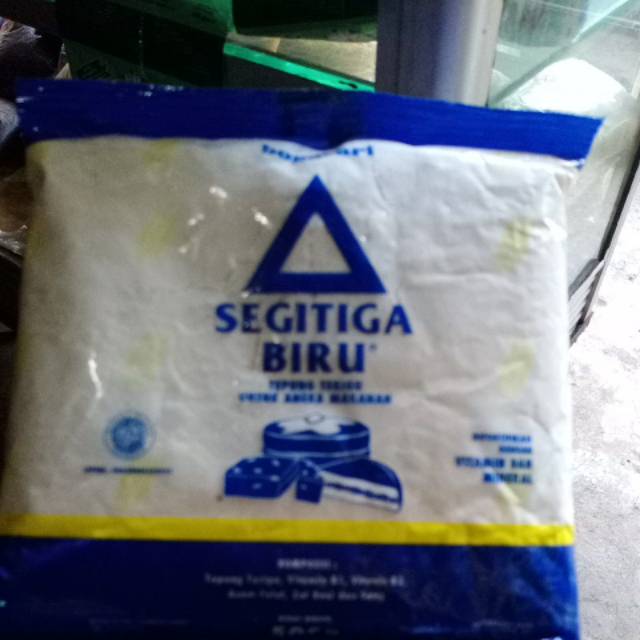 

Segitiga biru