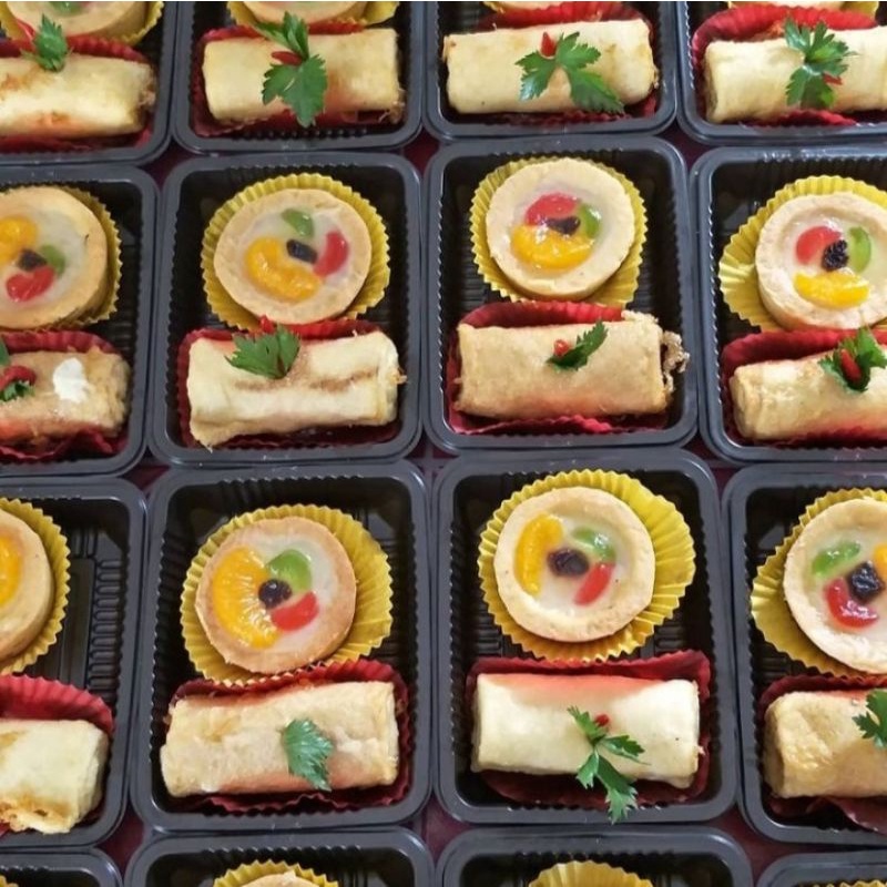 

Kue Nampan mini isi 2 Pai dan risoles