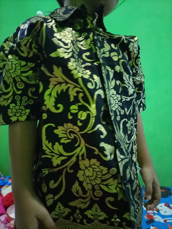 Batik Couple Batik Keluarga Ibu Ayah Dan Anak Maura Couple Sania Ruffle Modern ( Prada Bakung Gold )