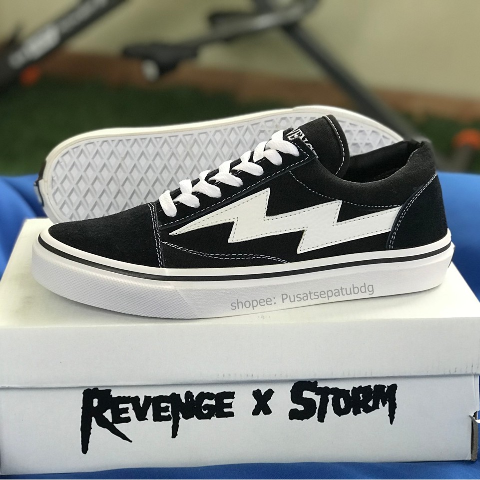 SEPATU REVENGE X STORM CLASSIC BLACK WHITE