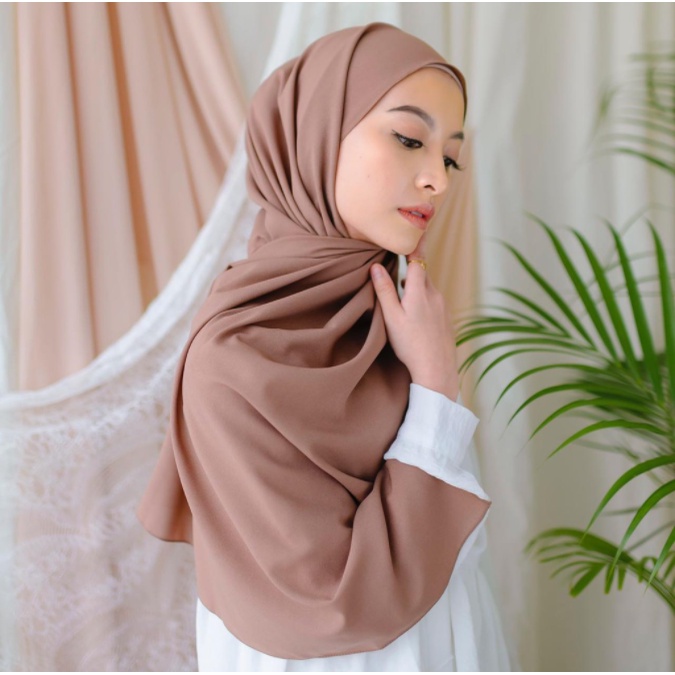 Pashmina Diamond Sabyan Crep Phasmina Polos Jahit Tepi Alisya shawl