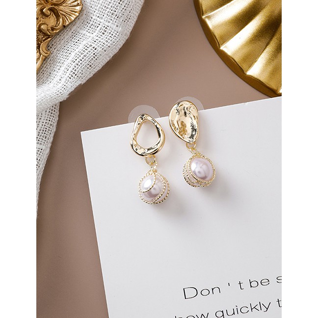 LRC Anting Tusuk Fashion Gold 925 Silver Needle Artificial pearl Asymmetric Earrings D55289