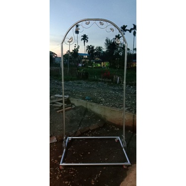 Tiang ayunan bayi roda