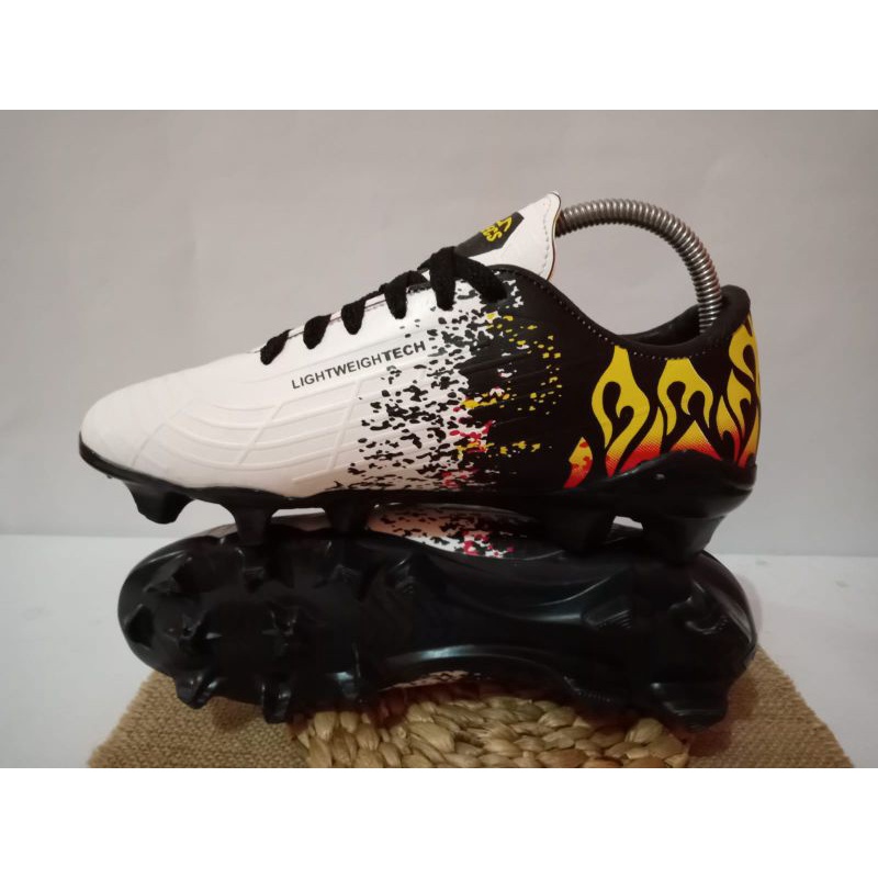 NEWW!!! Sepatu Bola Specs EWAKLOK Terlaris/Sepatu Bola Pria Bisa Bayar di tempat