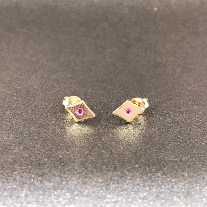 UBS ANTING EMAS 700 AAE0494