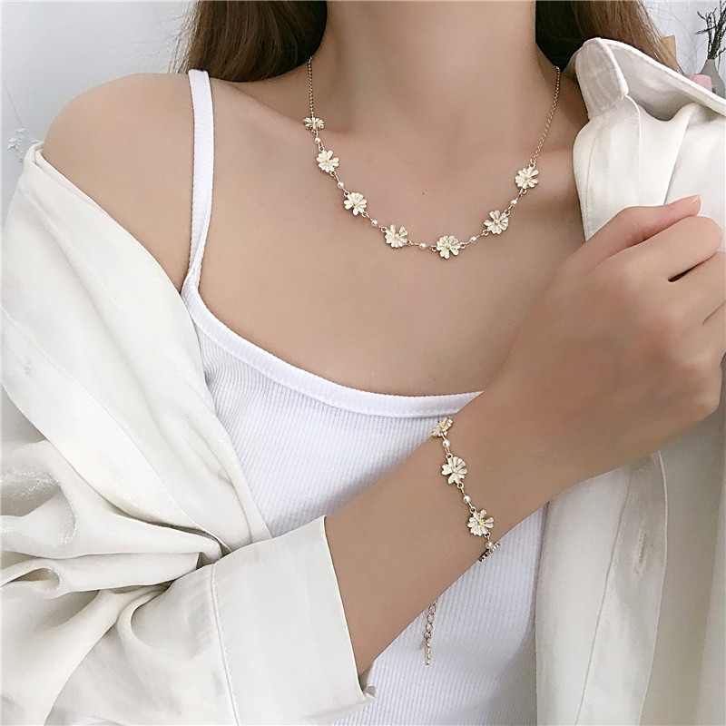 Daisy Necklace Bracelets For Women Girls Ins Fashion Flower Clavicle Chain Choker Necklace Pendant Bracelets Jewelry Gifts