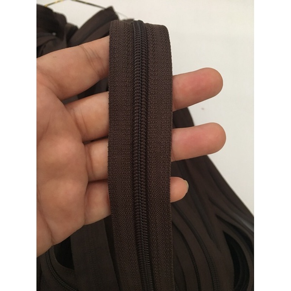 

Daun Resleting AMCO No 5 Coklat Tua Per Meter