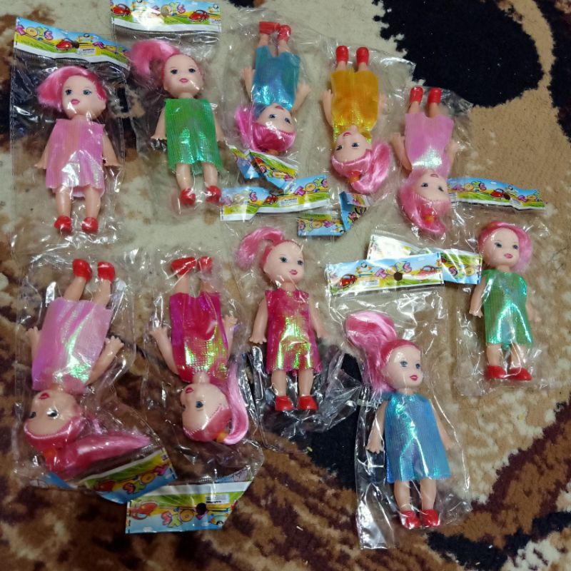 mainan anak boneka Barbie kecil