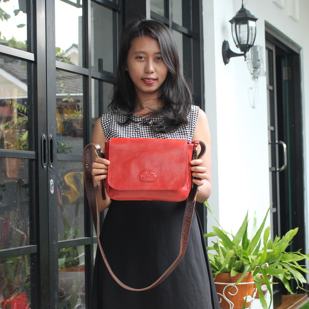 TAS SELEMPANG WANITA KULIT ASLI NUWELLA MERAH MIX DARK BROWN / FREE GRAVIR NAMA DI GANTUNGAN TAS