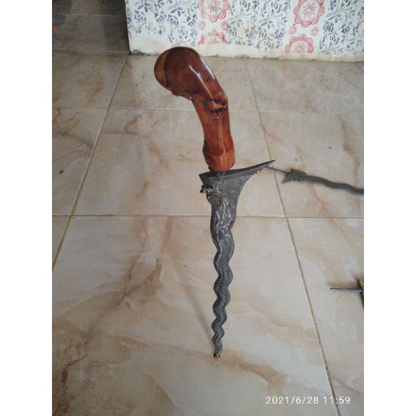 Keris naga sosro berdiri 2