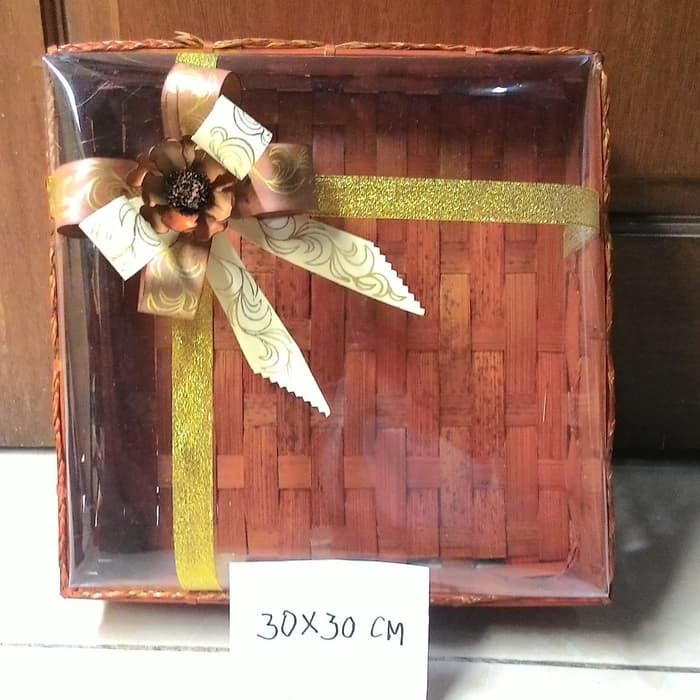 "Box kue bambu anyam ukuran 30x30 cm untuk hantaran seserahan"