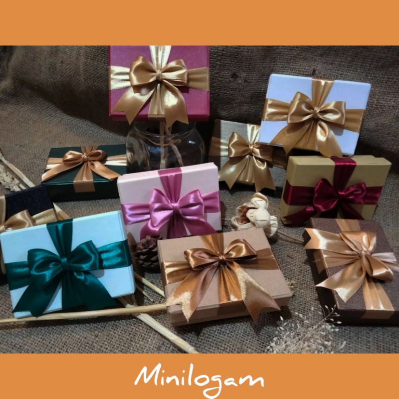 

Kotak kado kecil/mini, box logam mulia,lm,hadiah ,hampers,souvenir (uk 10x7x3)
