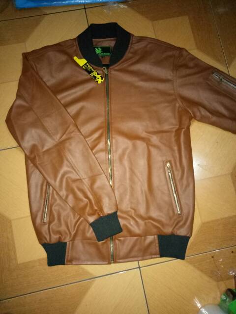 Jaket Pria bomber terbaru musim semisim gugur moca brown black reslting besi versi korea semi kulit