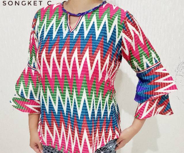 Baju Blus Cewe Wanita Fashion Modis Trend Baru Now Modern Blus Kuliah Mall Kerja Atasan Batik Bunga