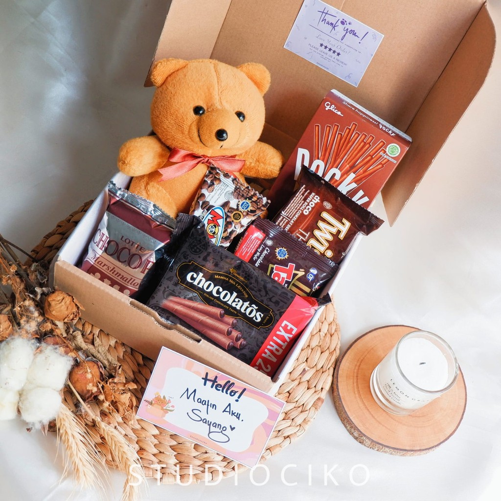 Hampers Snack Box Wisuda Kado Ulang Tahun Cewek Cowok Gift Box Birthday Wedding Graduation Parcel Parcel Snack Hadiah Natal dan Souvenir Ulang Tahun by Studiociko