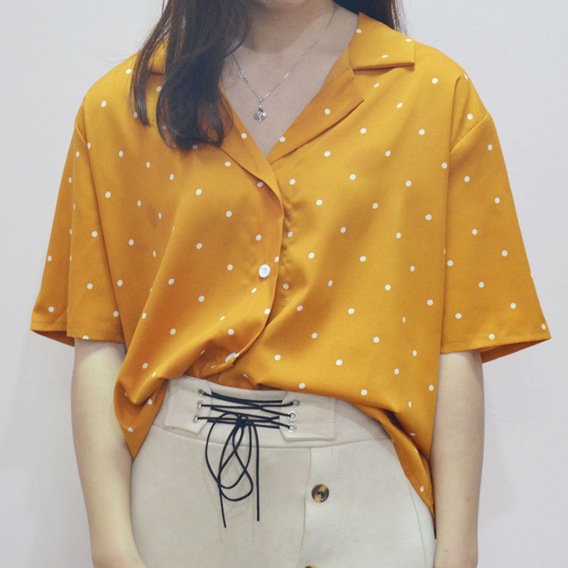 Kaos Wanita Casual Lengan Setengah Model V Neck Elegan Kaos Wanita Casual Lengan Setengah Model V Neck Elegan