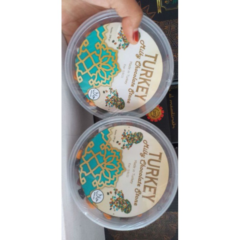 

Coklat Kerikil