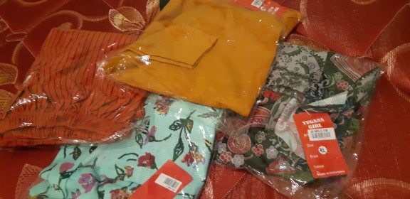 Monellina Marya Kaos Batik Crop Oversize Wanita