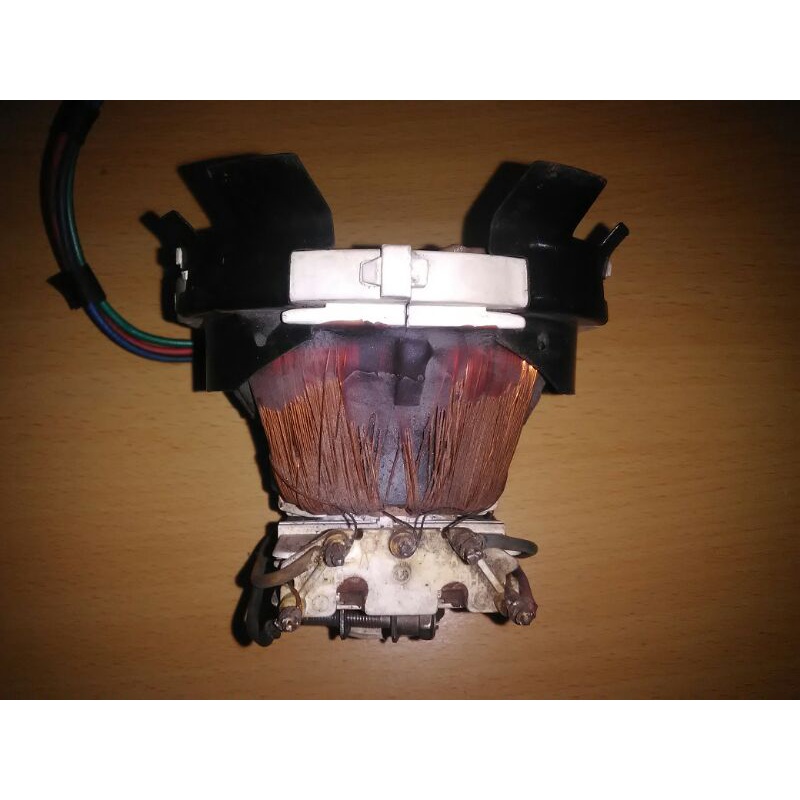 konde yoke tv Sharp leher kecil