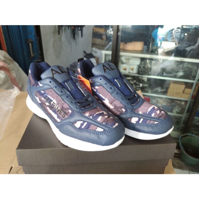 Sepatu Olahraga Marines Motif KRI Layar