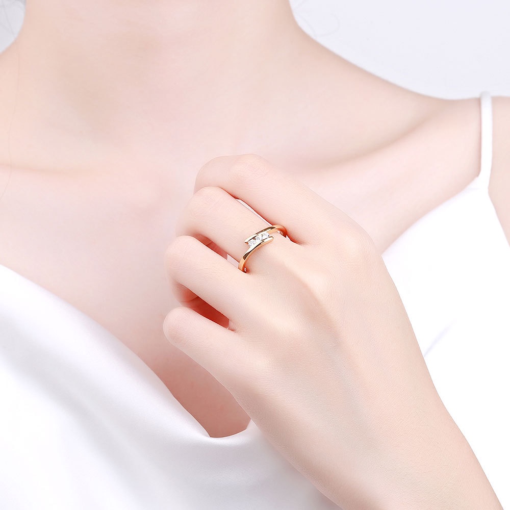 Cincin Wanita Bahan Titanium Steel Warna Gold Hias Kristal / Berlian Gaya Simple Adjustable Untuk Pernikahan