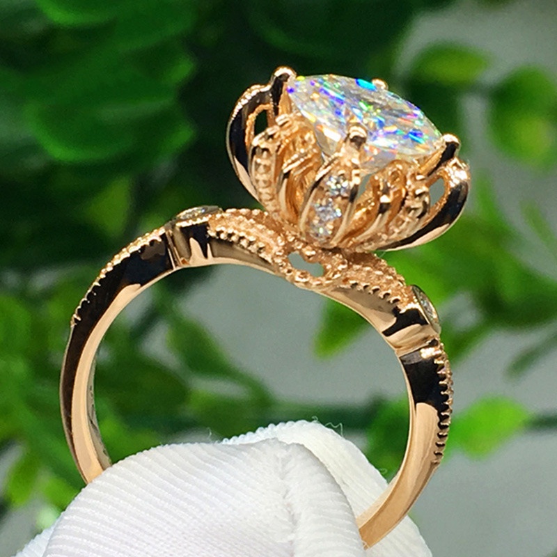 Cincin Wanita Warna Emas Aksen Cubic Zirconia AAA Untuk Pesta Pernikahan