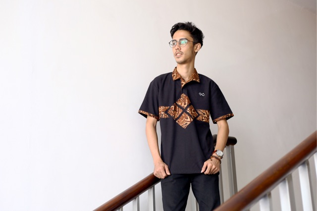 Loyal Kaos Polo Batik Hitam Modern Pria M L XL XXL