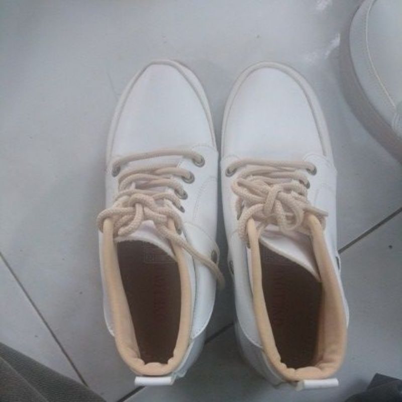 sepatu putih one love sku(021)