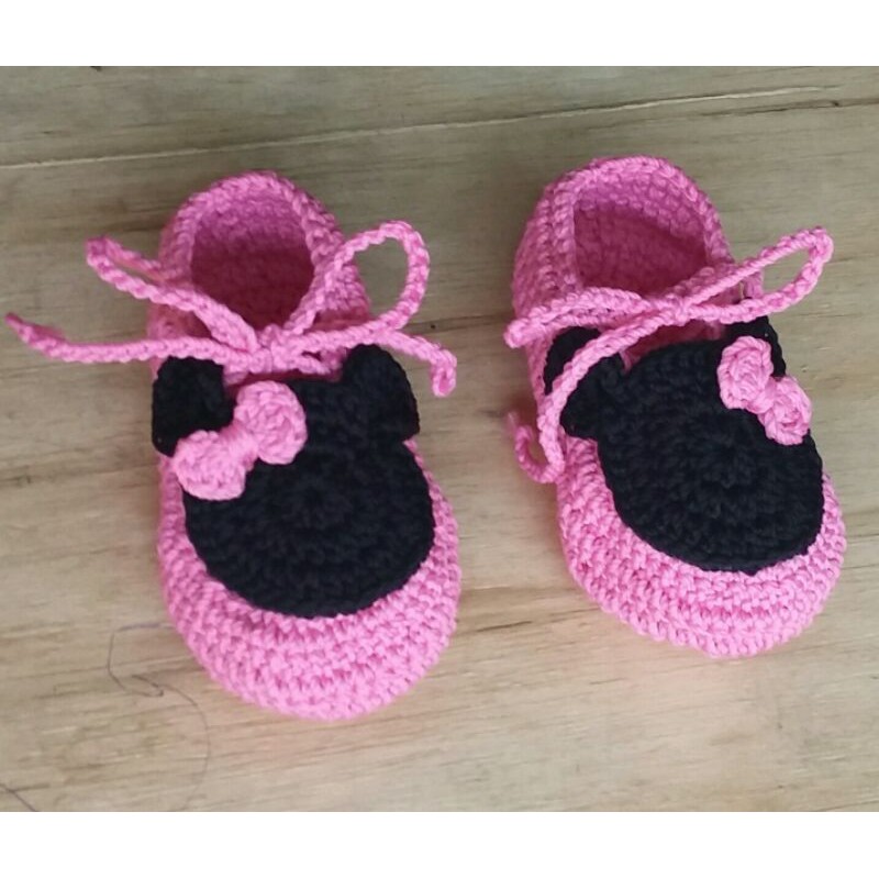 sepatu bayi rajut warna pink model meckey tali depan