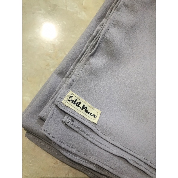 HIJAB SEGI 4 SYARI 130X130 DIAMOND-Abu muda