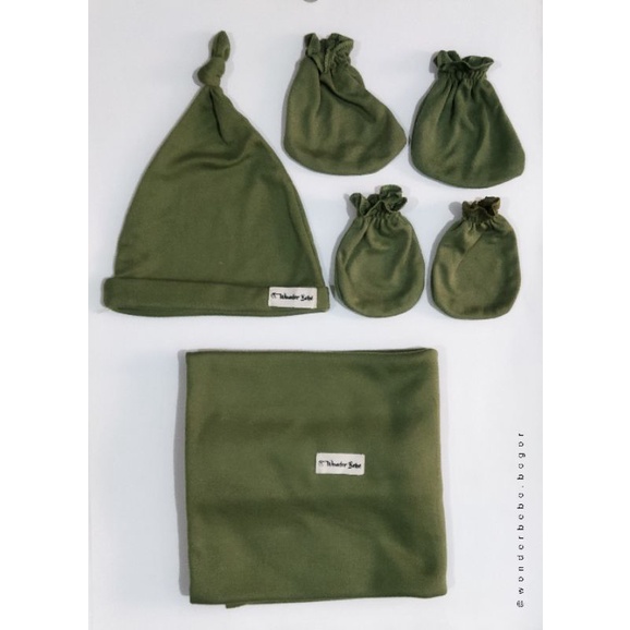 WONDER BEBE BEDONG SET (Bedong, topi, sartaki) hampers newborn .