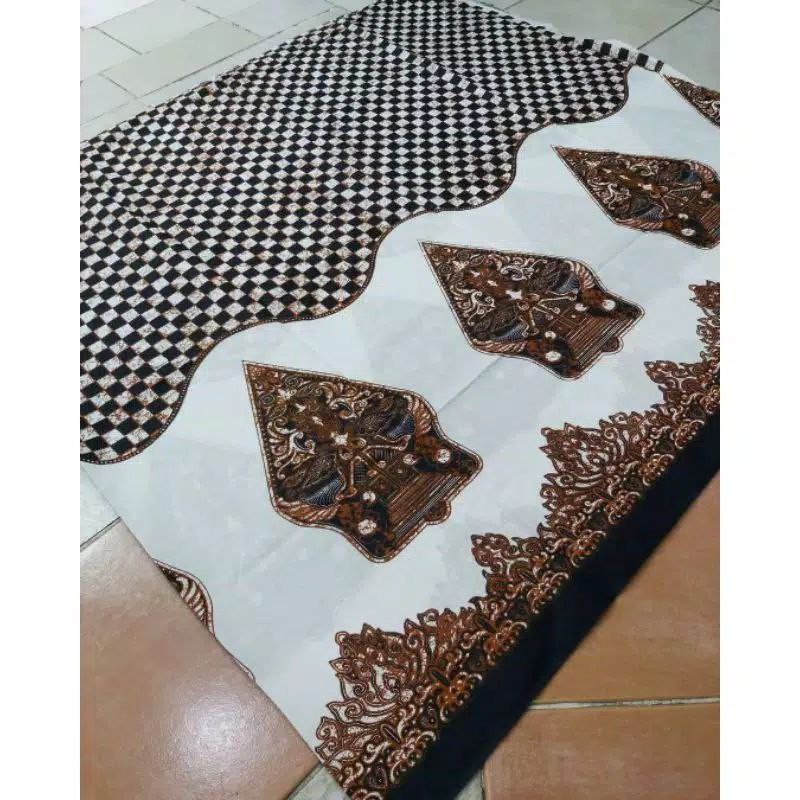 Kain Batik Solo Gunungan Dasar Putih