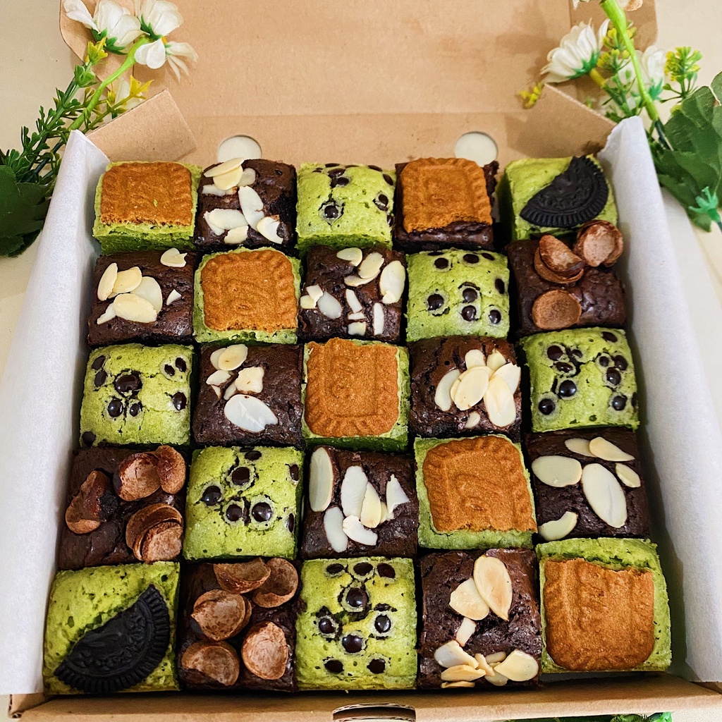 Brownies Bella Browmix Fudgy Brownis Matcha dan Cokelat II New Year Hampers