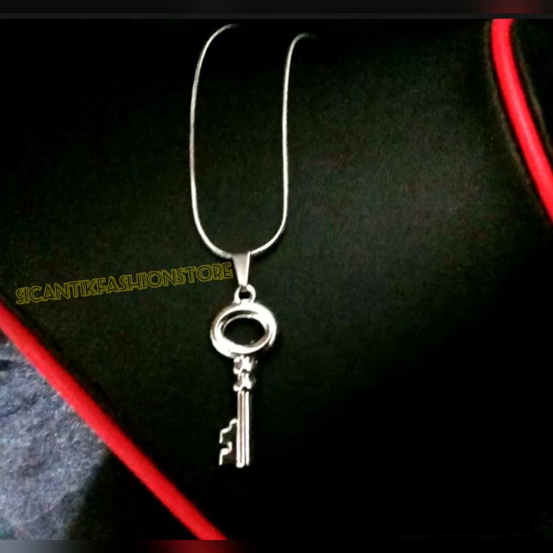 PROMO KALUNG TITANIUM PLUS LIONTIN KUNCI SILVER FASHION PRIA/WANITA TERLARIS PERHIASAN MEWAH LIONTIN