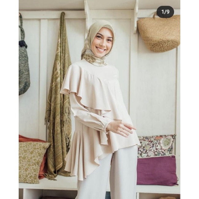 Preloved Sienna Blouse Wearing Klamby