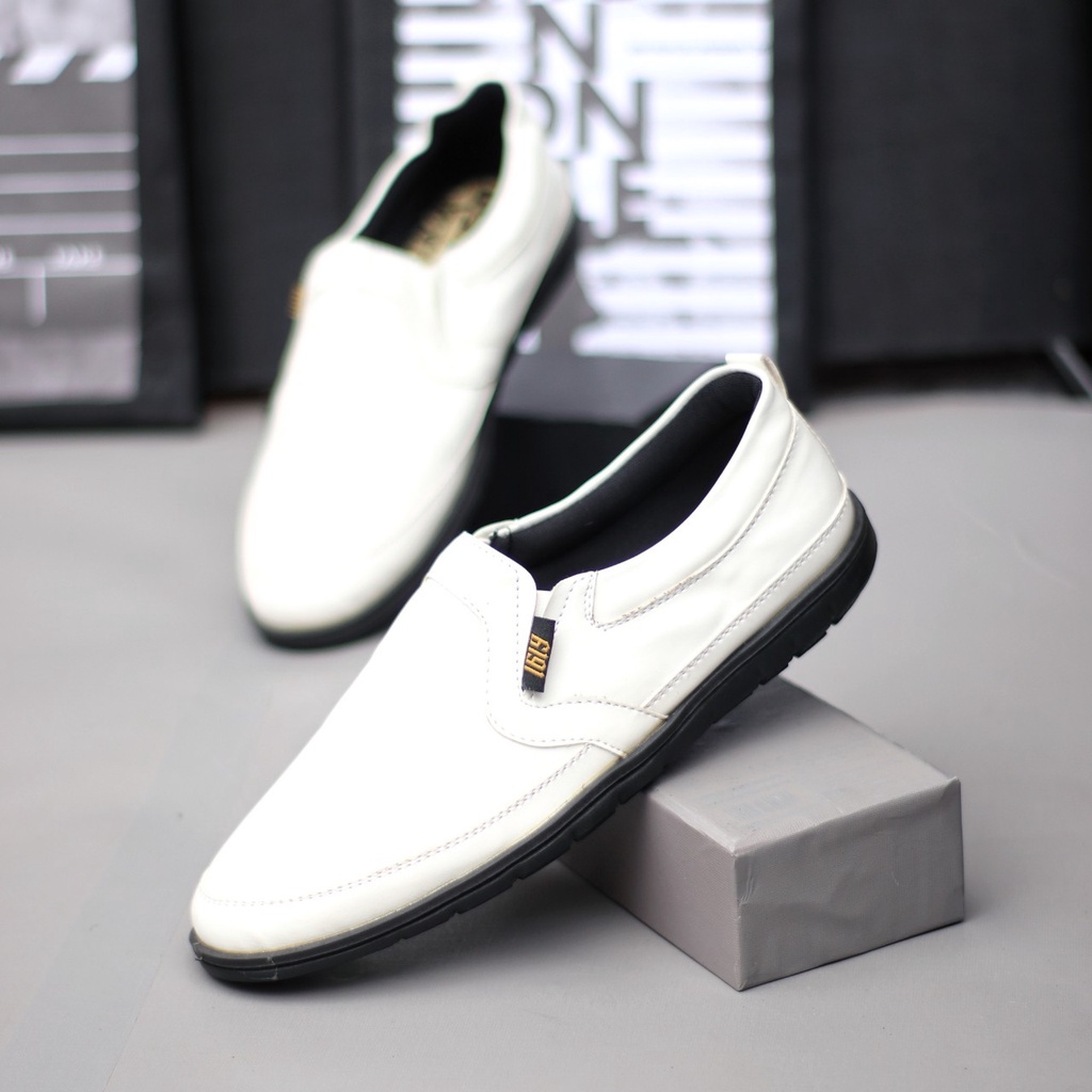 KAIZIN Sepatu Slip On pria Casual Kulit Sintetis Pantofel Hitam Kerja Kantor Kuliah Semi Formal