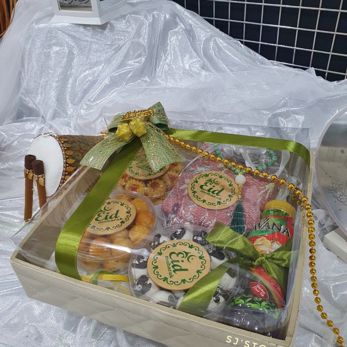 

Paket box hampers lebaran kue kering toples murah 39