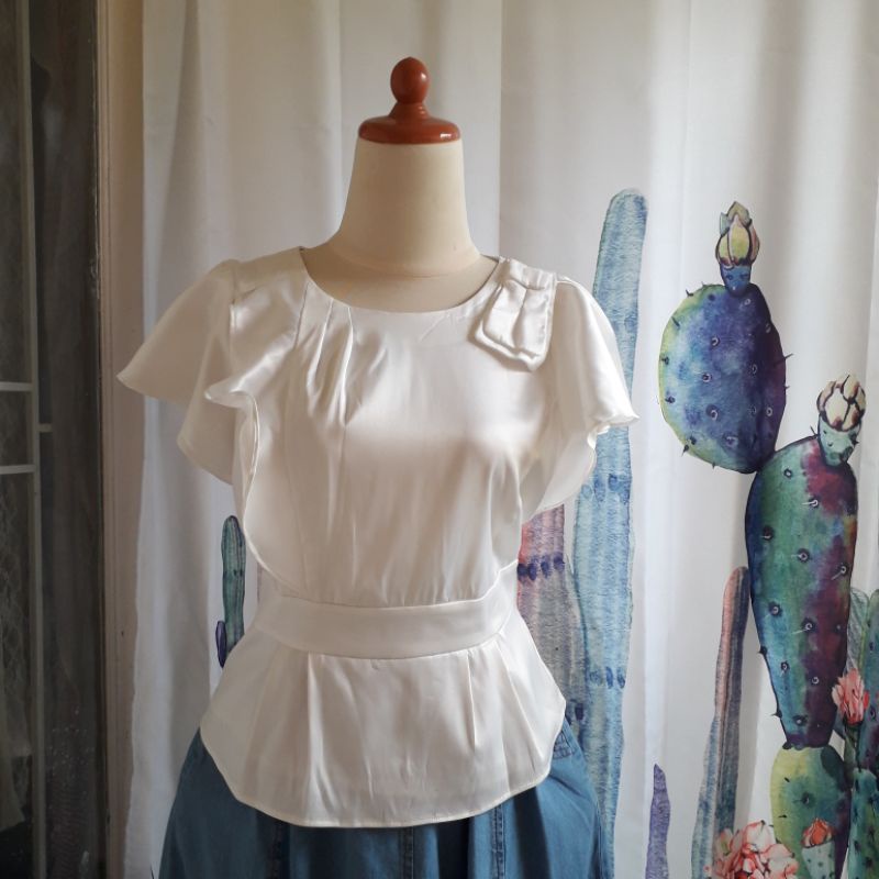 Blus Satin Atasan Pesta Putih