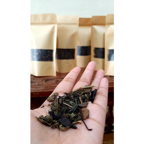 

teh wedangan solo / teh angkringan solo, teh nasgitel (wangi, sepet, sedikit pahit dan kental)